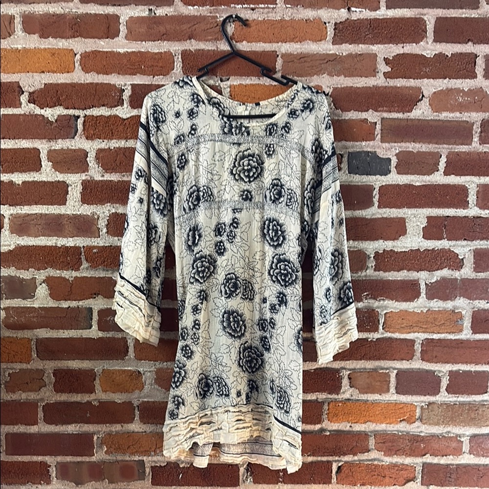 Vintage Cream and Blue Dress with 3/4 Sleeves and Crew Neck
